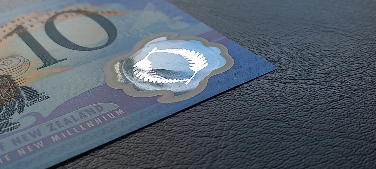 New Zealand $10 Dollars, 2000 Millennium Issue, (P-190a) AUNC