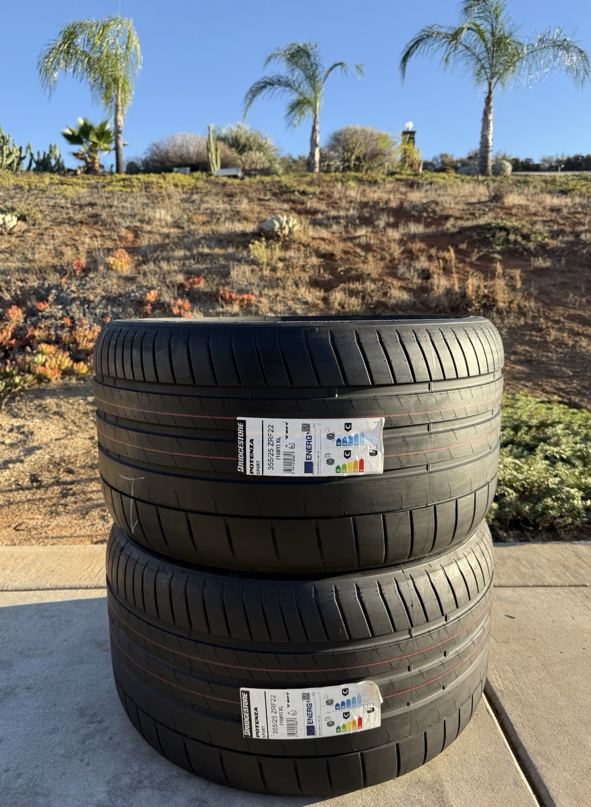 Lamborghini Revuelto Rear Lower Tires Set P/N 015075