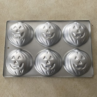 Vtg. 1983 Wilton Aluminum Baking Cake Candy Pumpkin Mold-Halloween Party @337