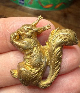 BOUTON COLLECTION MODE ECUREUIL métal doré