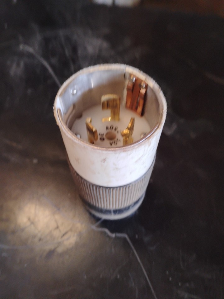 Connecteur De Verrouillage Marinco 50A 250V Mâle Tournant - 3 Phases 480V 3P4W - Modèle CS8164N