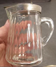 VTG CLEAR RIBBED ANCHOR HOCKING GLASS SYRUP PITCHER W/HINGED NICKEL PLATED LID