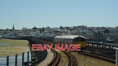 FOTO RYDE PIER ZUG ANFLÜGE RYDE PIER BAHNHOF.  ROLLMATERIAL GESTARTET LEBEN