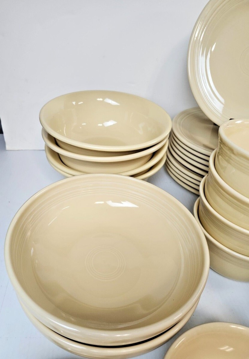 ビンテージ フィラスタFiesta 食器セット イェロークリーム色 Fiesta Ivory USA by Homer Laughlin Dishes, Bowls, and Cups (You