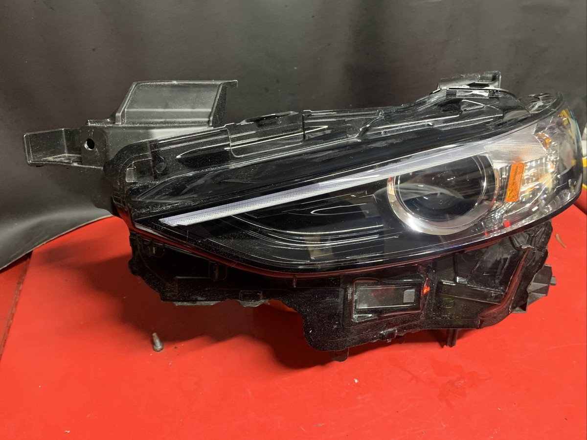 MAZDA3左ヘッドライト LED搭載 流線型デザイン BCLH-51-040B MAZDA3左ヘッドライト LED搭載 流線型デザイン BCLH-51-040B