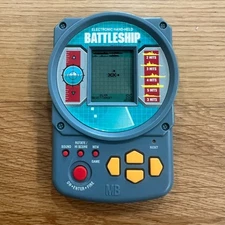 BATTLESHIP Vintage Handheld Electronic Game 1995 Milton-Bradley Vintage TESTED