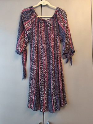 Tredy Fashion Kleid Gr. 4 Plissee Weinrot Neu
