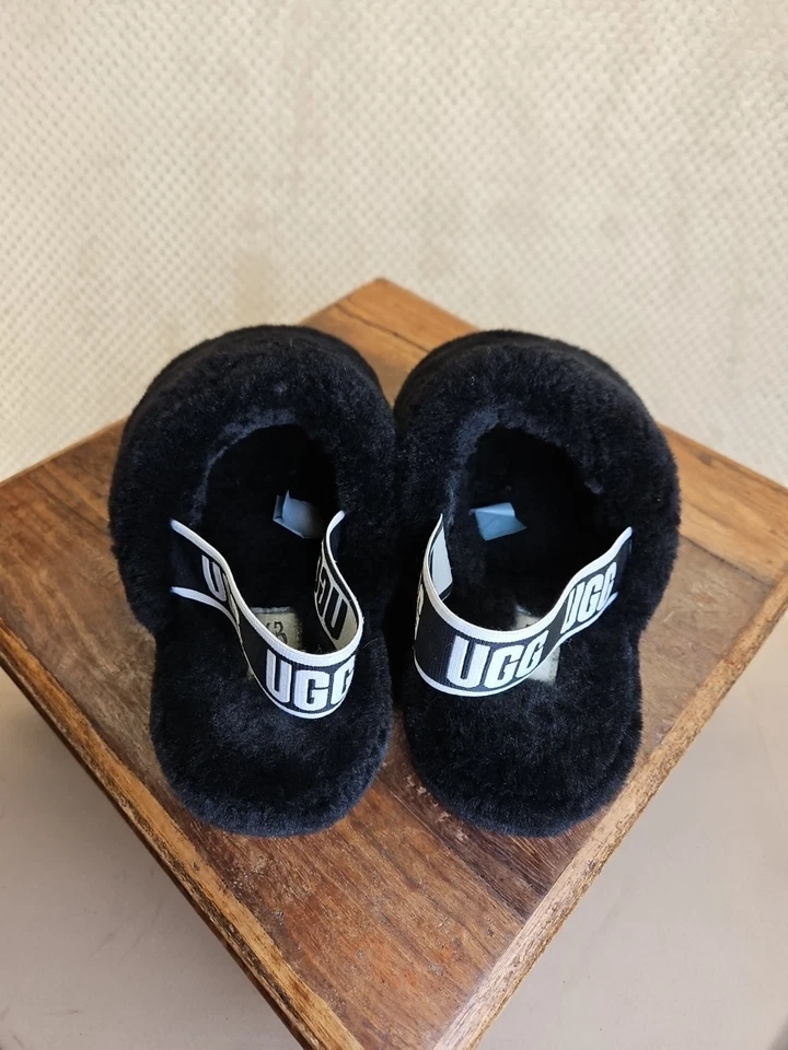 UGG Fluff Yeah Slide Slippers Women's Black Comfy Sz 9 (40) Excellent Condition - Image 4 of 4