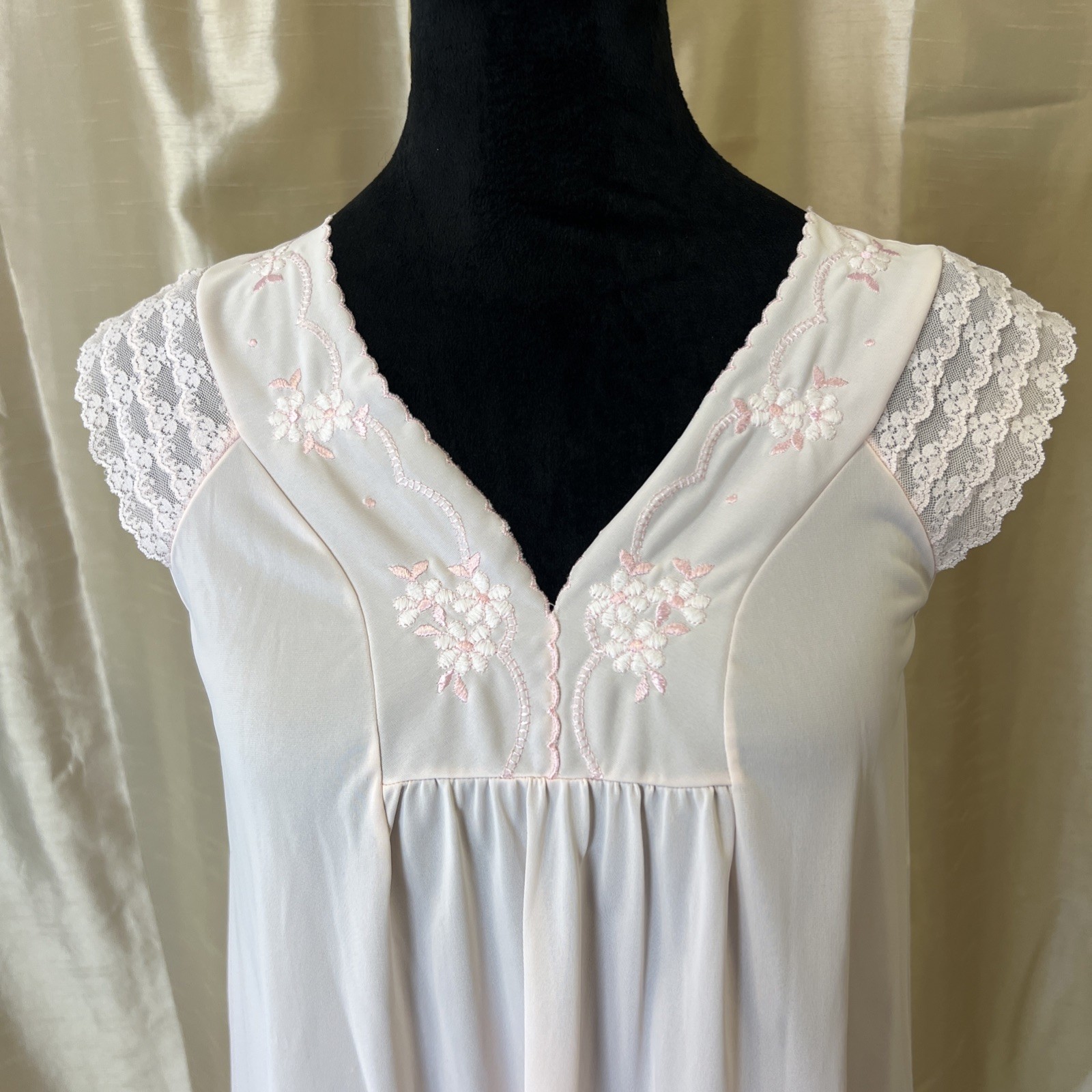 Vtg SHADOWLINE Short Nightgown Small Petite Pink Lace Short Sleeve Lace