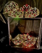 Item 7647: This 7-Crown Set features a stylish and elegant design