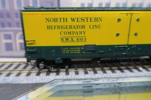 INTERMOUNTAIN HO SCALE NORTHWESTERN NWX 603 STEEL SIDED REEFER WITH KADEE'S! - Picture 5 of 19