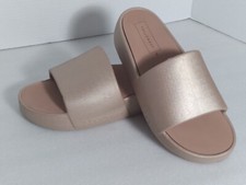 Yellow Box Torrey Flatform Sandal In Blush Shimmer Women's Size 9 EXCELLENT