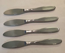 (4) Four Stainless Main Course TYSONS Dinner Knives 8 1/4"