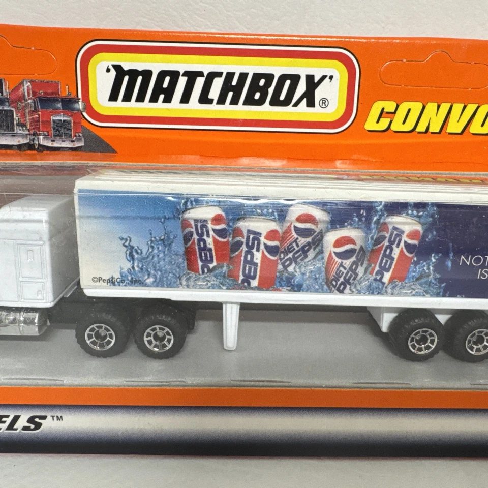 Semirremolque Matchbox Convoy y remolque “Pepsi - Diet Pepsi” NUEVO SIN PERFORAR Foto 3 de 4