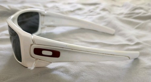 Occhiali da sole Oakley Fuel Cell 009096-05/ lenti polarizzate rari montatura bianca logo rosso - Foto 5 di 17