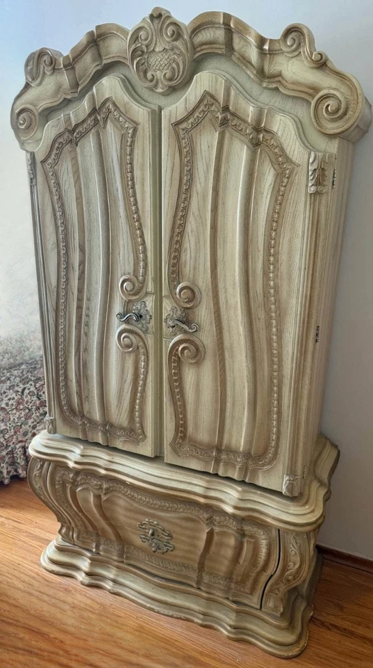 Louis XVI Madame Pompadour King Size Bedroom Set 5 Piece Set - Image 4 of 4