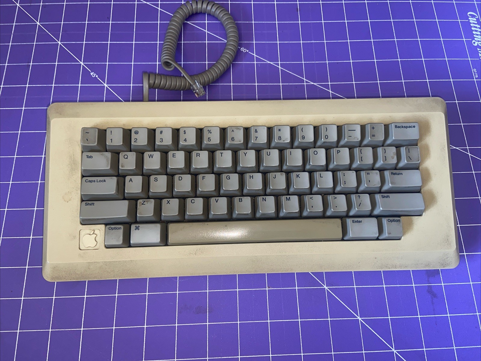 Vintage M0110 Apple Keyboard and Cable for Macintosh 128k 51