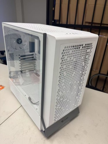 Skytech Omega thermaltake Tempered glass Chamber ATX Mid-Tower Gaming Case - Picture 4 of 7