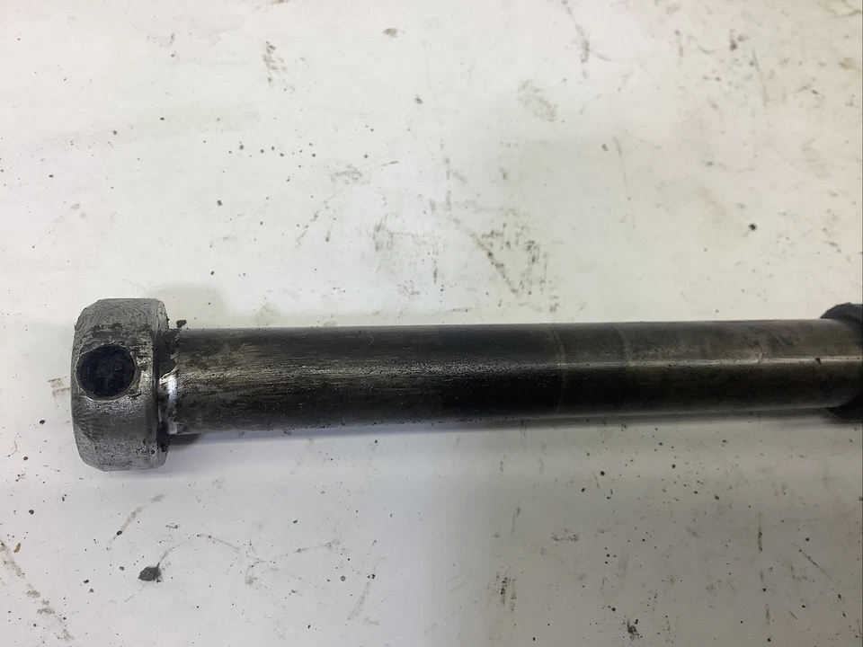 Vintage/Antique 1977 Yamaha Model Number # DT400 Axle Front Placement Foto 3 de 4