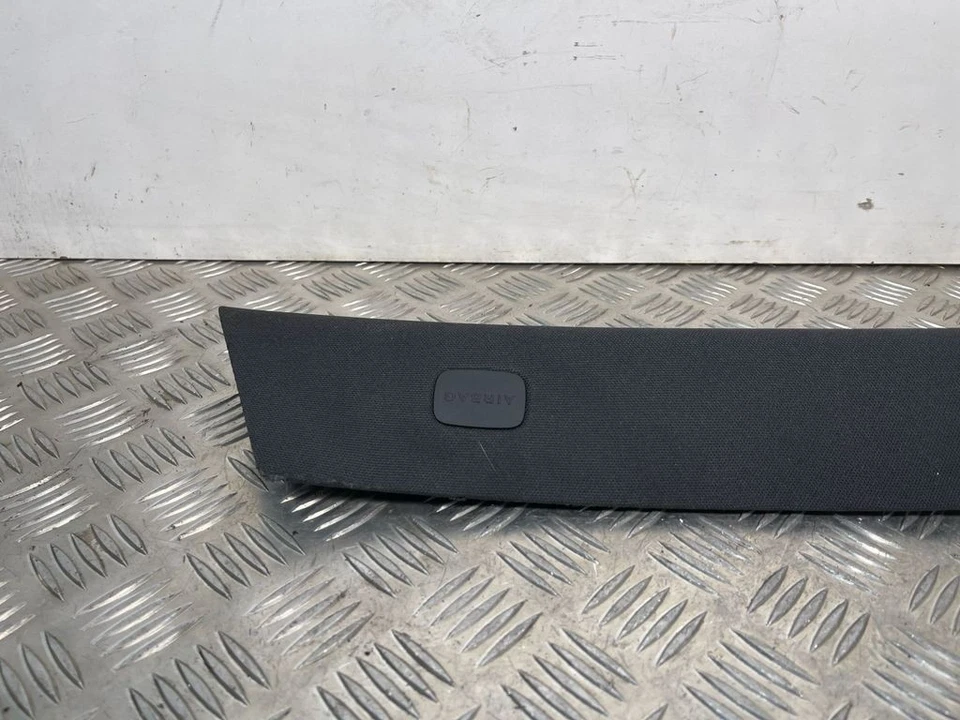 Embellecedor pilar A derecho mercedes-benz a45 amg 2017 a1766901800 liq12539 Foto 3 de 4