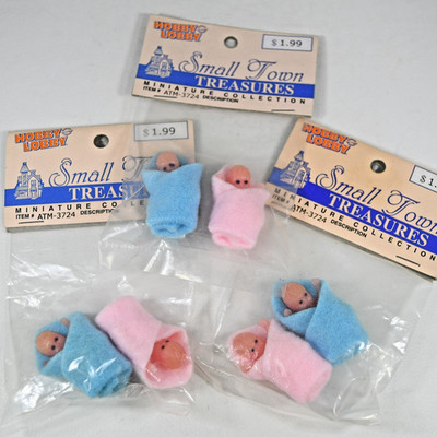 VTG Hobby Lobby Small Town Treasures Miniature Doll House Baby Felt Blanket New