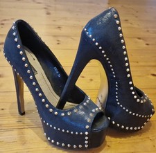 Sexy High Heels / Stilettos Gr 39 Sehr extravagant mit Nieten und Stacheln