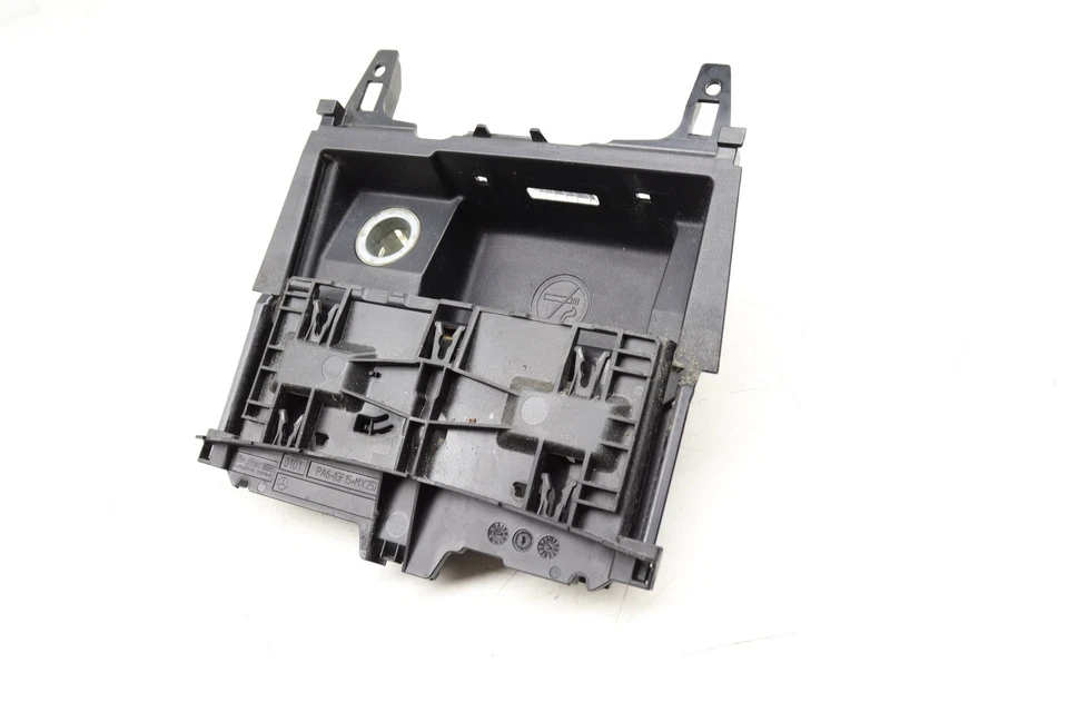 Mercedes-Benz E63 AMG 2010-2013 - Cenicero consola central delantera/bandeja de cenizas Foto 2 de 4