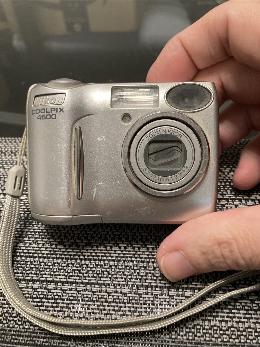 Nikon Coolpix E4600 4.0 Megapixels 3x Zoom Digital Camera / Tested