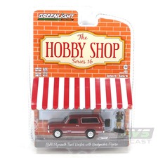 Greenlight Plymouth Trail Duster With Backpacker Figure 1978 1:64 97160C