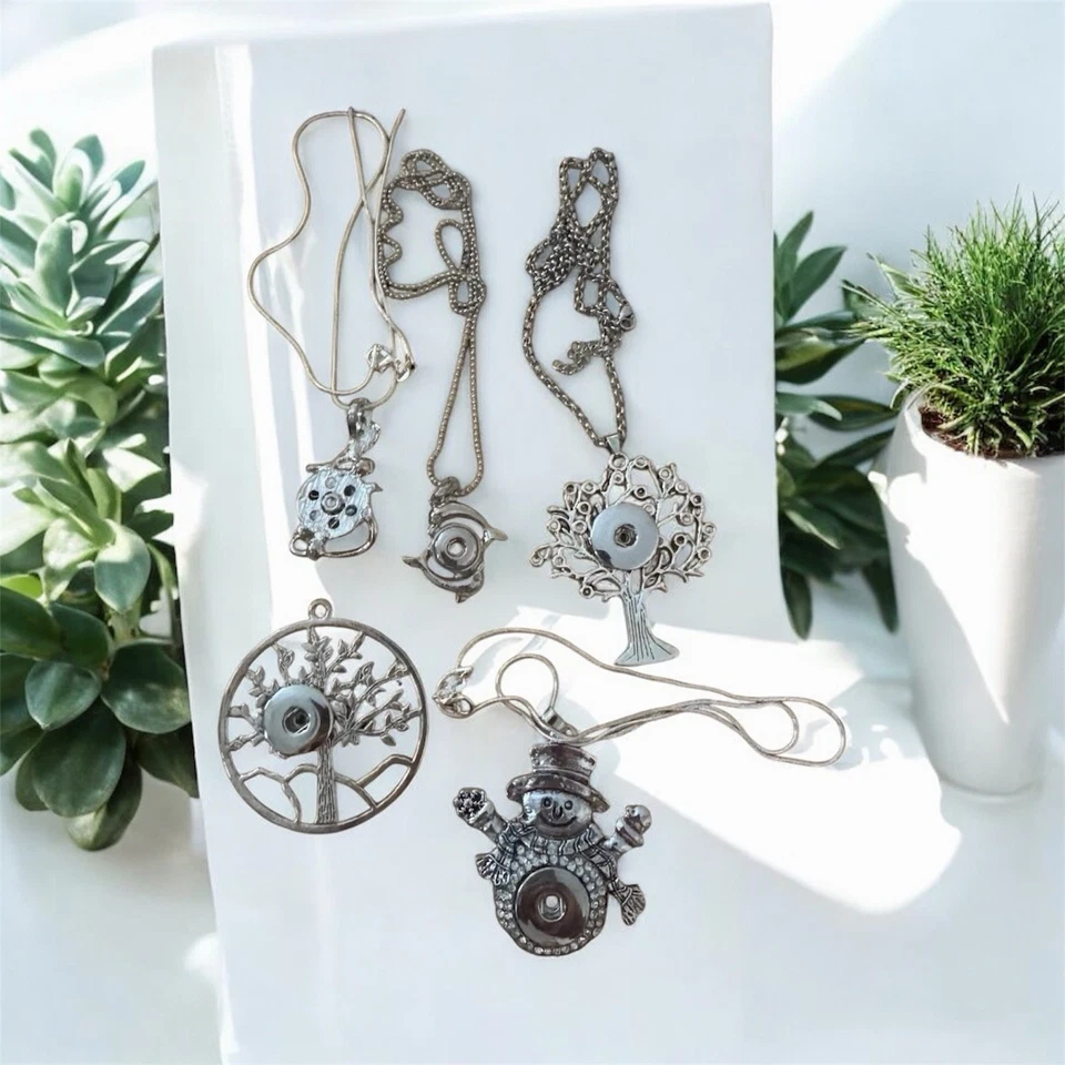 Silver Toned Snap Jewelry Lot with Charms - Image 4 of 4