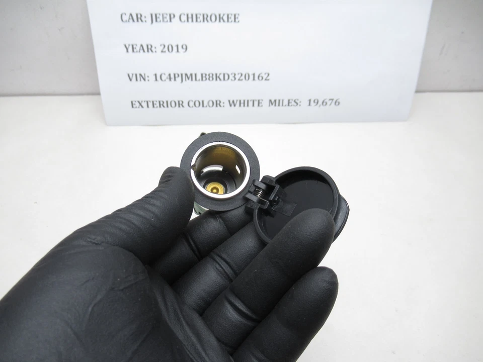 2014-2021 Jeep cherokee 12V DC accessory power outlet 68160364AA OEM - Image 4 of 4