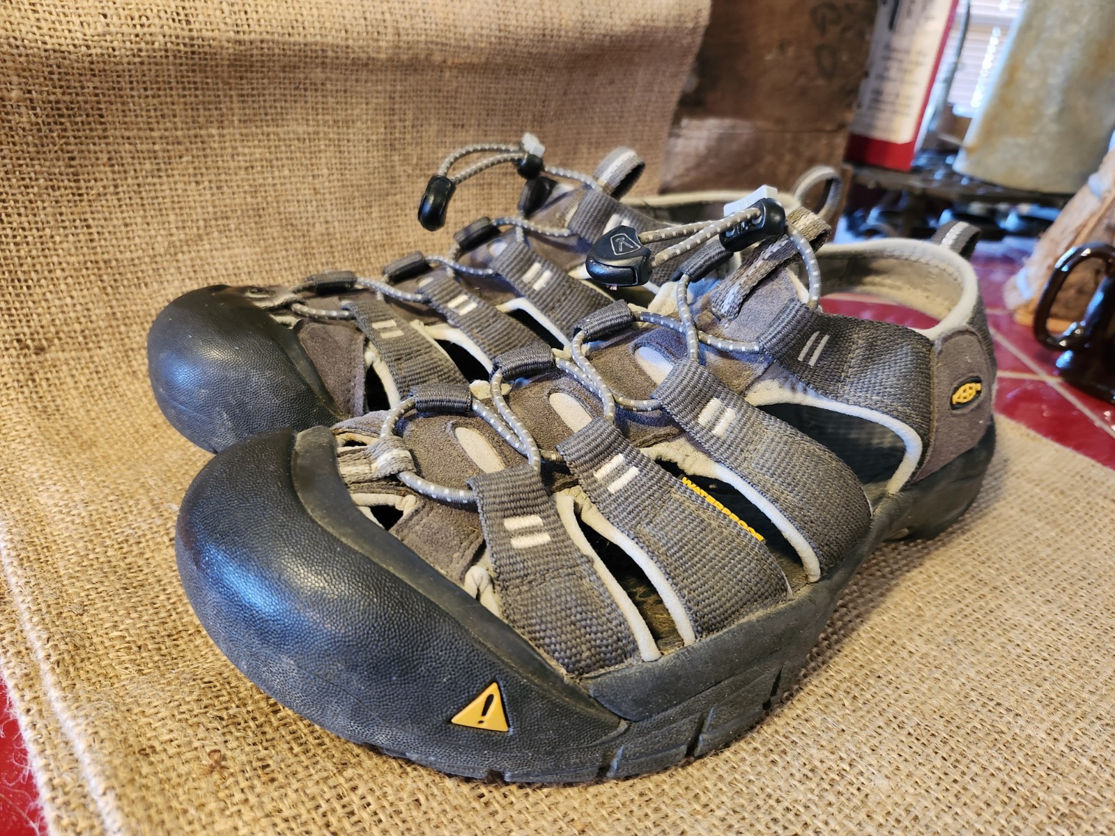 Sandali Keen da uomo sportivi escursionismo #1010948 nero marrone taglia US 10 scarpe impermeabili