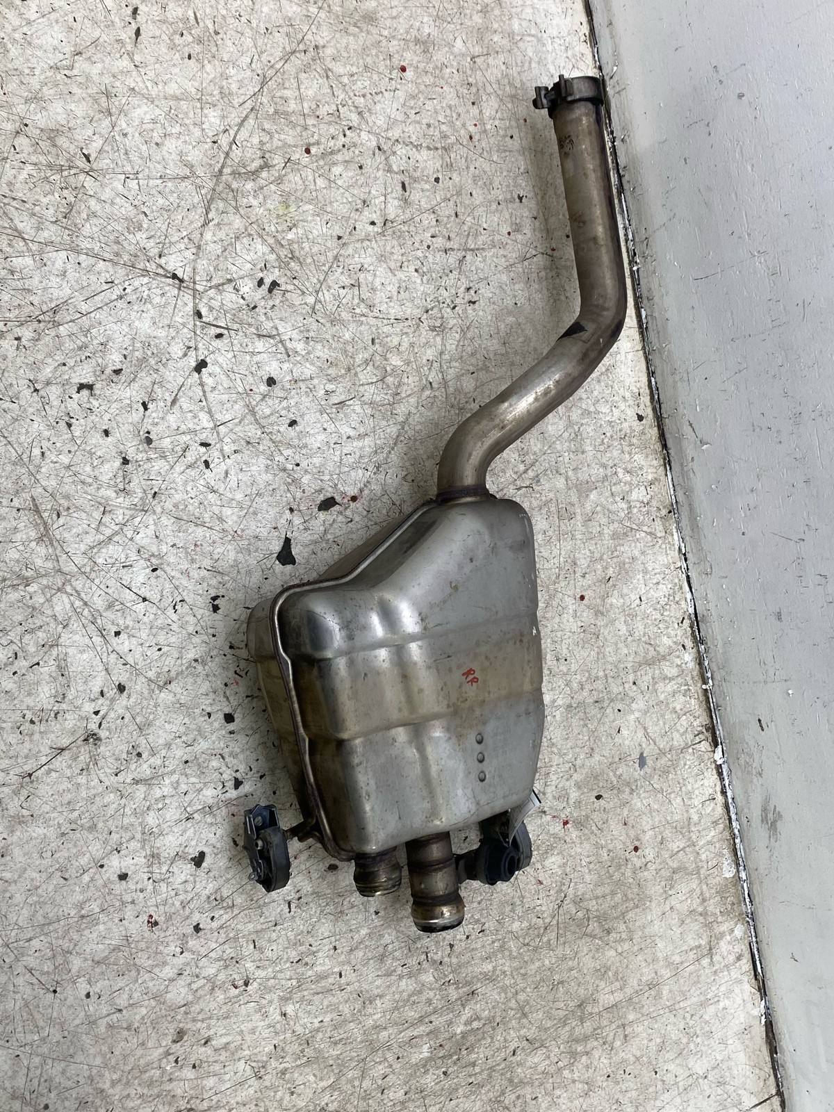 2014-2018 BENTLEY FLYING SPUR AWD 4.0L V8 REAR RIGHT SIDE EXHAUST MUFFLER PIPE