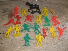 LOT OF VINTAGE PLASTIC COWBOYS AND INDIANS WITH HORSE