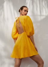 linen dress xs100% Linen. Short design. Evasé design. Rounded neck. Puffed three