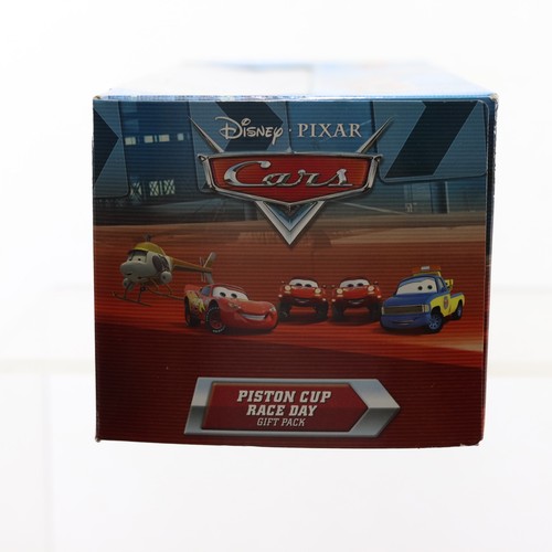Disney Pixar Cars Nachtszene PISTON CUP RACE DAY Geschenkpackung Toys 'R' Us Set Neu in Verpackung - Bild 3 von 6
