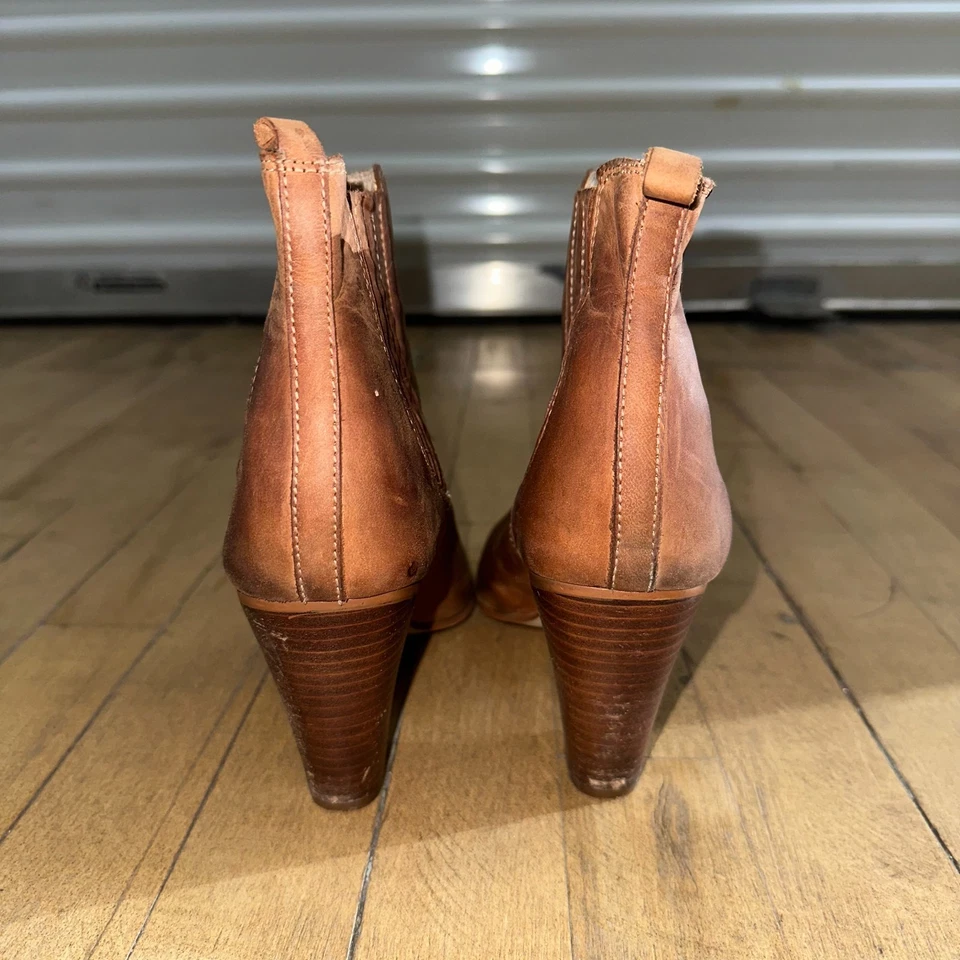 Botas de tornozelo femininas Aldo Chelsea tamanho 9 marrom couro genuíno salto bloco externo - Imagem 3 de 4