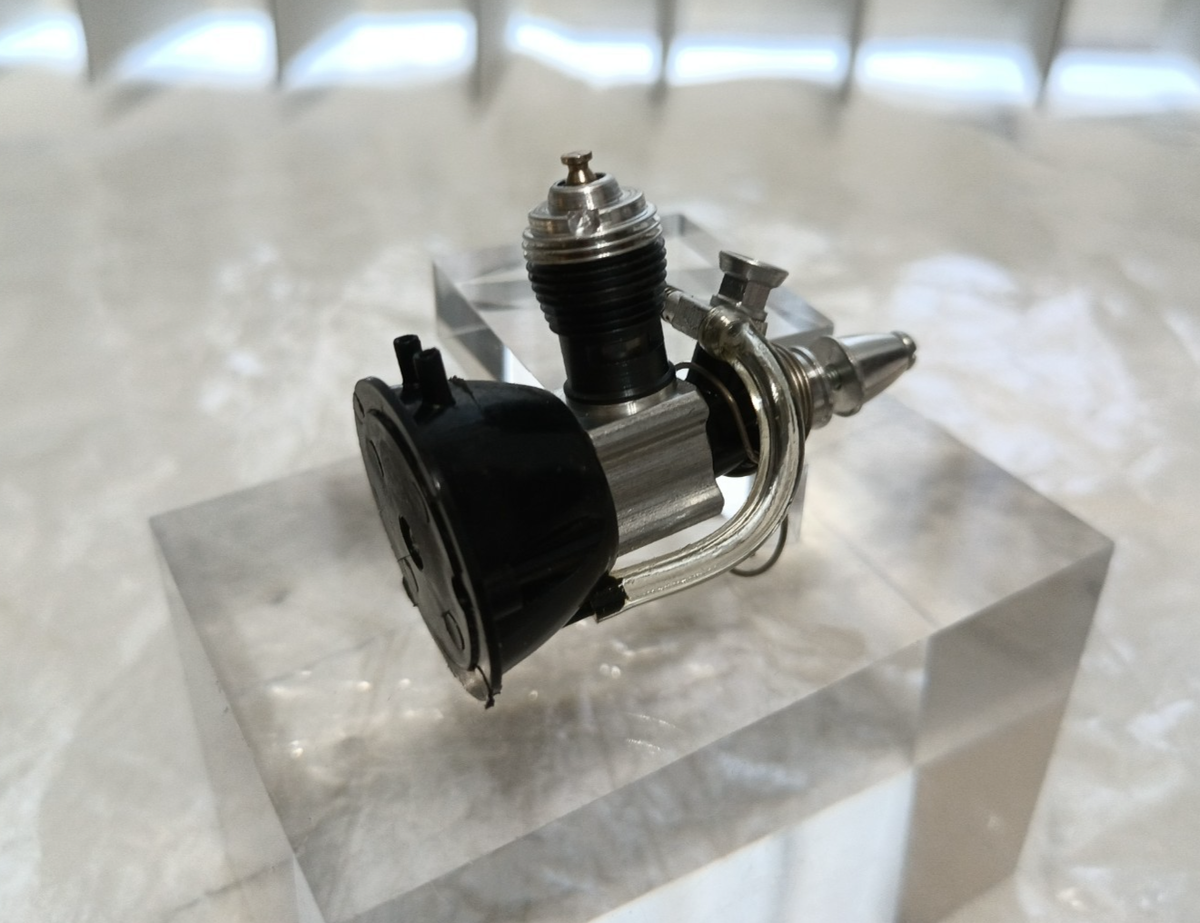 COX TEE DEE .010 No.130 Model Airplane Engine Unused Mint