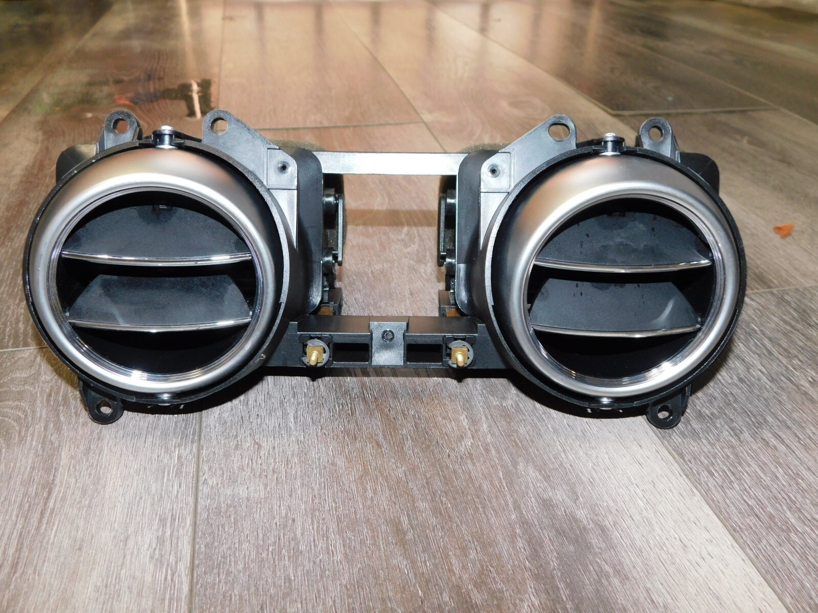 06-12 BENTLEY FLYING SPUR AIR VENTS OEM# 3W0 819 110 F