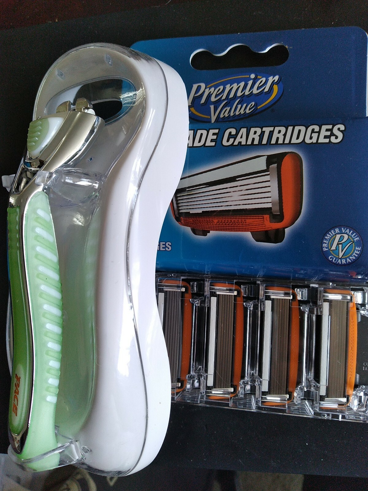 Dorco Pace 6  - Six Blade Razor -   1 ergo Handle + 8 refill Cartridges