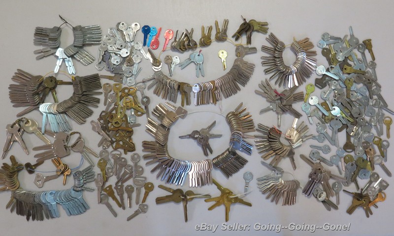 550 VINTAGE AUTO KEY BLANKS CLASSIC CARS & TRUCKS 12 POUNDS +BONUS 1930-1990 NOS