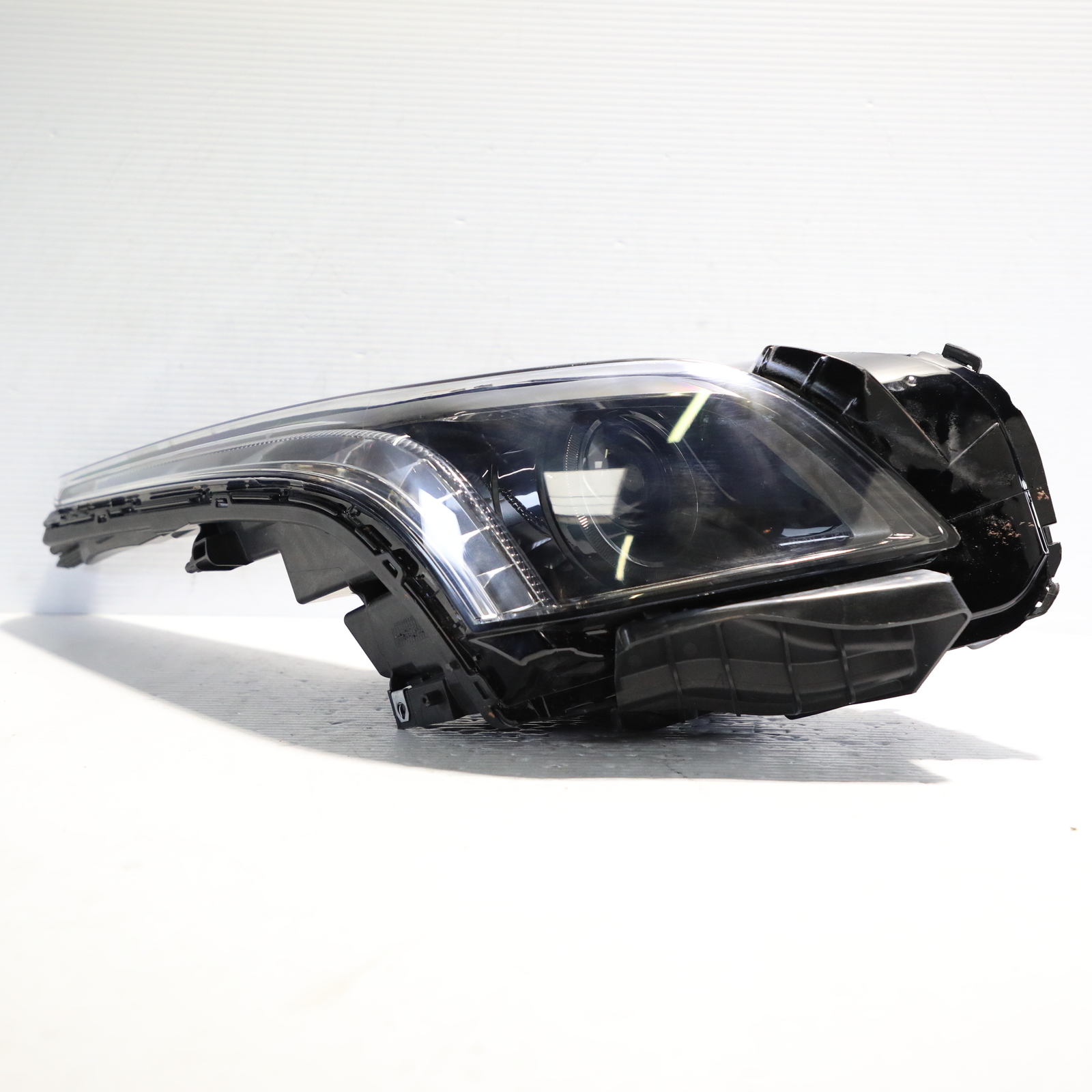 2017-2020 Buick Encore Right Passenger Side Headlight OEM 42740098 