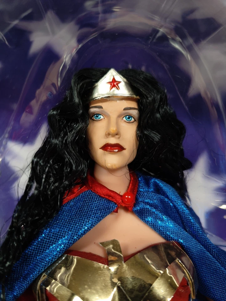 Figura Muñeca 13 Pulgadas DC Deluxe Collectors Escala 1/6 - Wonder Woman Foto 2 de 4