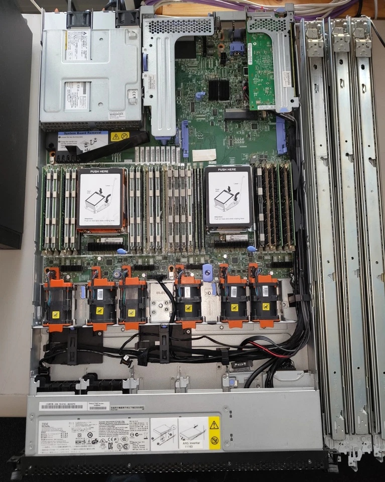 Rack-Server IBM x3550 M4, 2x Xeon E5-2660 je 8C 2.2GHz, 192 GB RAM, diskless - Bild 3 von 4