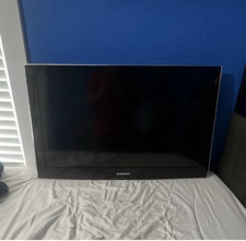 Samsung 32in LCD Flat Screen TV Black 720p HD w/ HDMI USB Remote