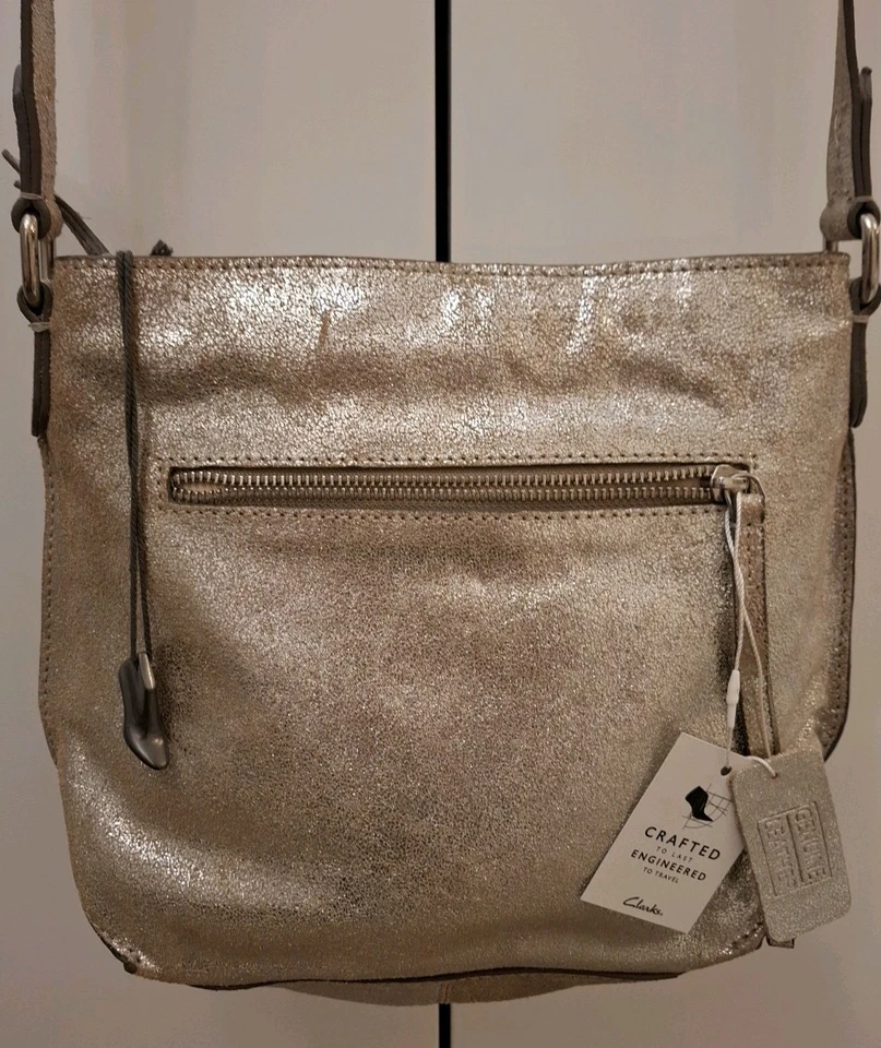 CLARKS METALLIC SILVER LEATHER Crossbody/Shoulder Bag NEW WITH TAGS COST £55.00 - Image 2 of 4