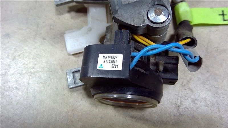 Interruptor de encendido automático MN141037 sin llave compatible 06-07 Eclipse 59812 Foto 3 de 4