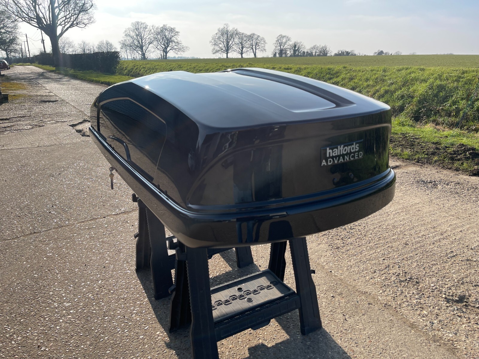HALFORDS ADVANCED 580L BLACK GLOSS ROOF BOX THE BIG ONE (MADE BY THULE