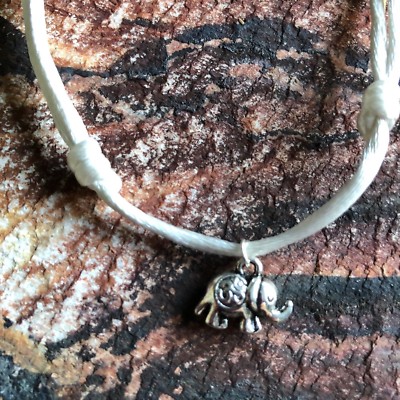 Bracelet Yoga Maya Dharma – Éléphant Blanc, Om Aum, Réglable, Corde