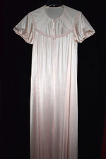 Vintage VANITY FAIR Antron III Pale Pink 3 Button Front Robe Size SML